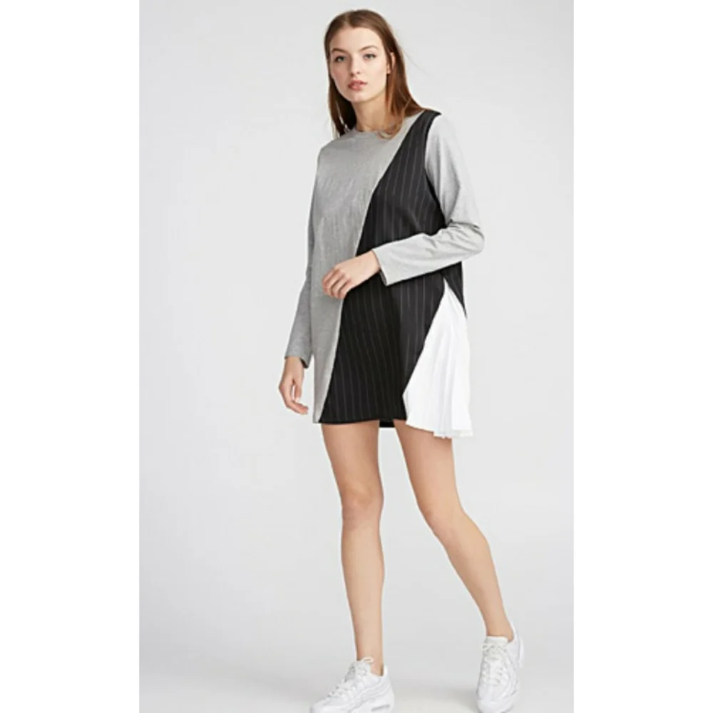 Short long sleeve dress - Picture 1 of 8